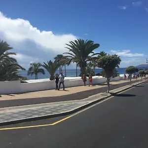 https://villa-oasis-puerto-del-carmen-lanzarote.puertodelcarmen-hotels.org