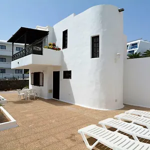 https://big-solarium-villa-in-puerto-del-carmen-beach.puertodelcarmen-hotels.org